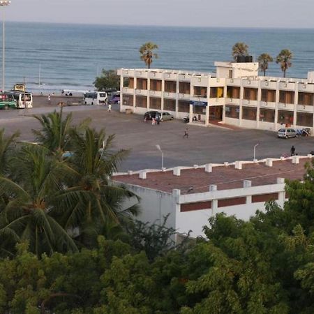 Saravanas Lodge Tiruchchendūr Exteriör bild