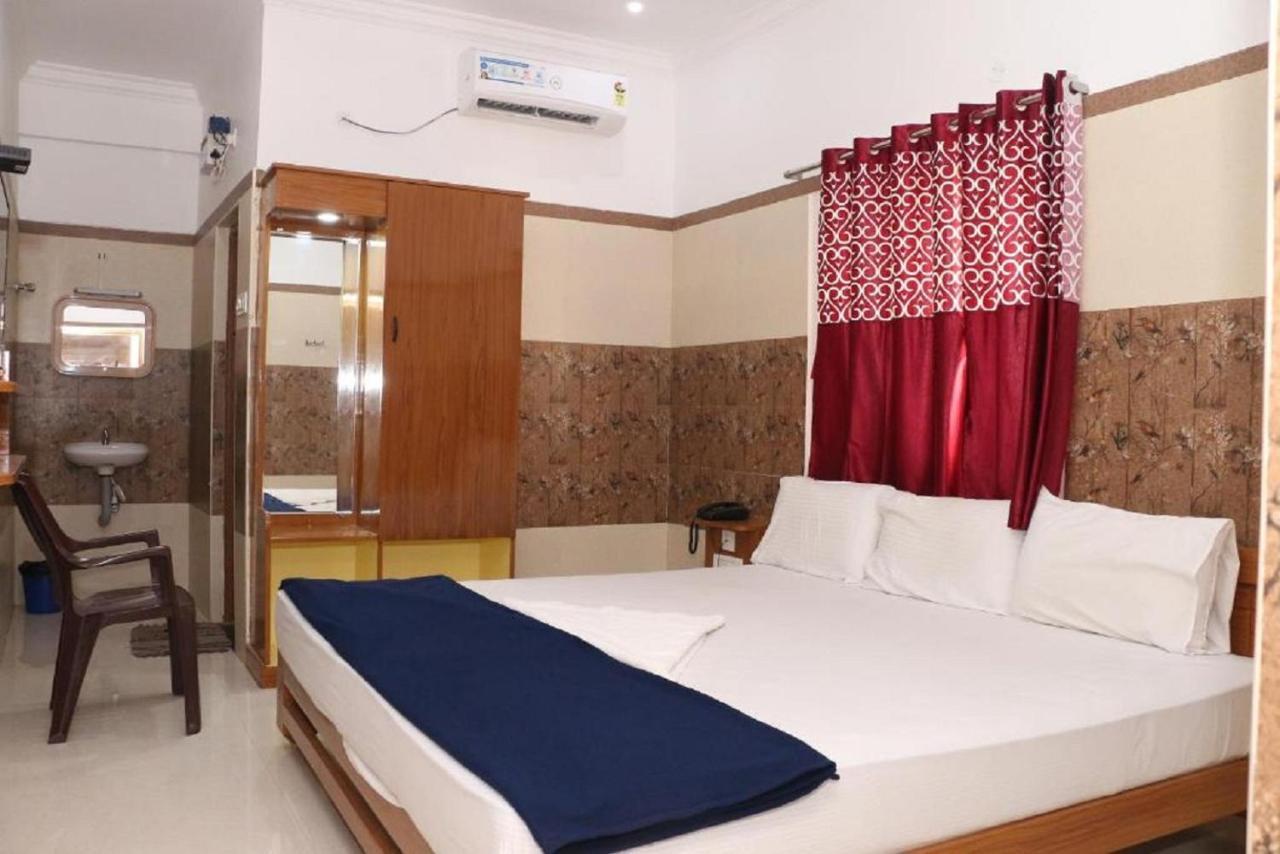 Saravanas Lodge Tiruchchendūr Exteriör bild