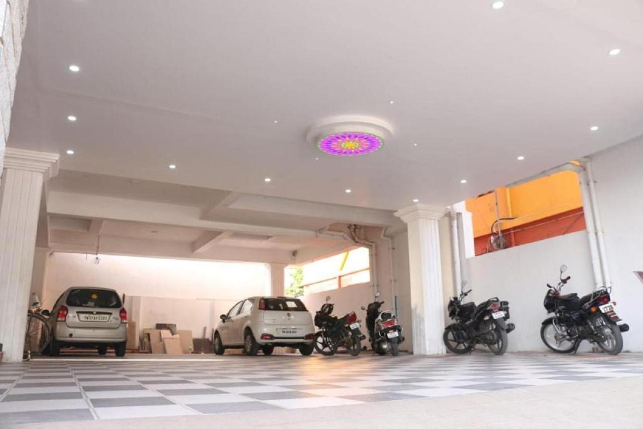 Saravanas Lodge Tiruchchendūr Exteriör bild
