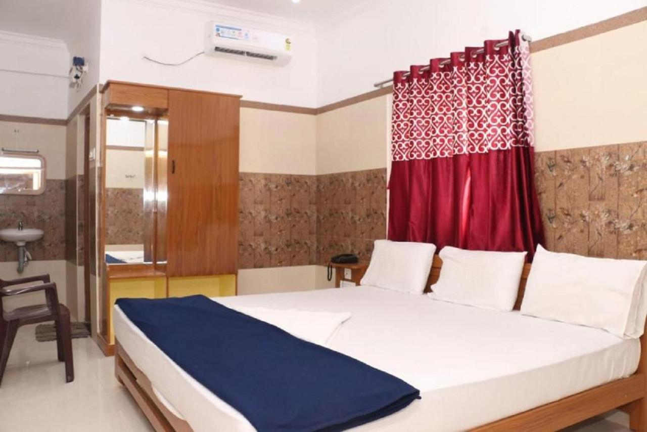 Saravanas Lodge Tiruchchendūr Exteriör bild