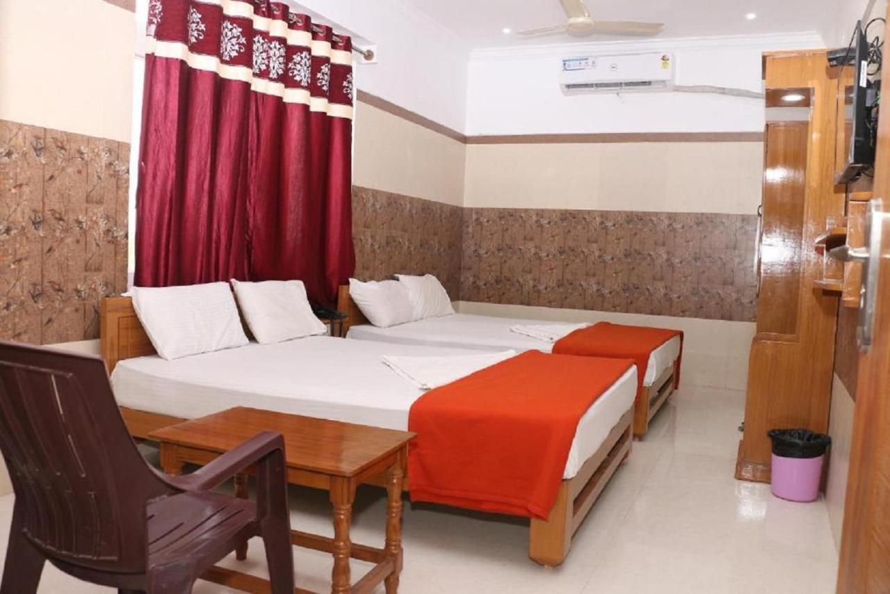 Saravanas Lodge Tiruchchendūr Exteriör bild