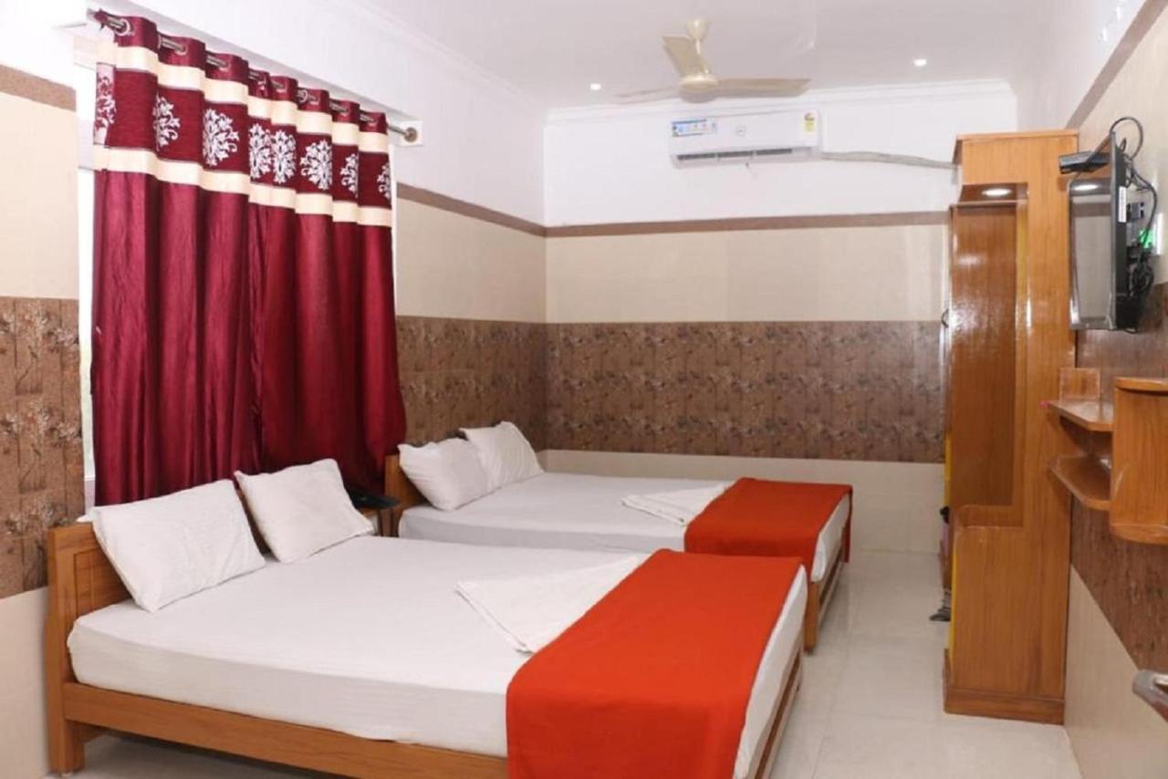 Saravanas Lodge Tiruchchendūr Exteriör bild