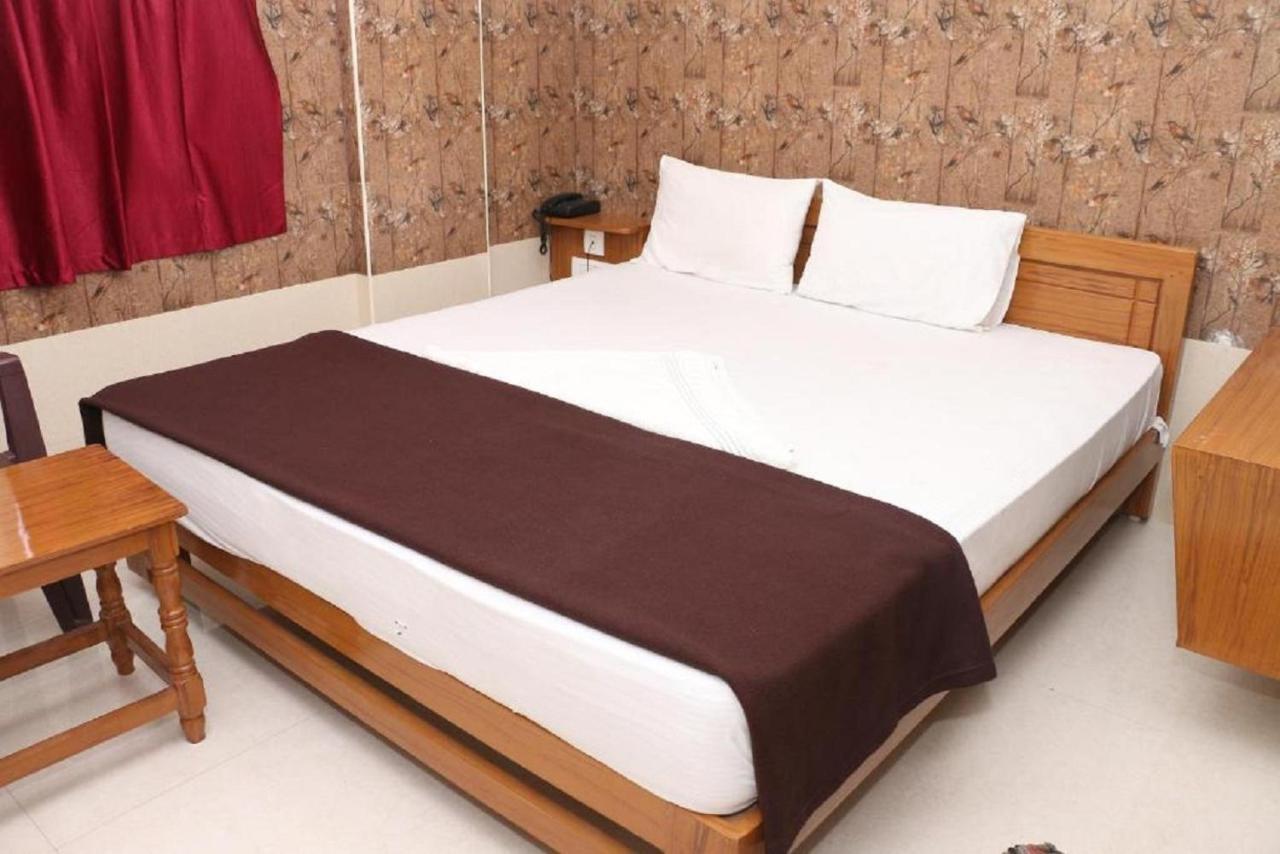 Saravanas Lodge Tiruchchendūr Exteriör bild